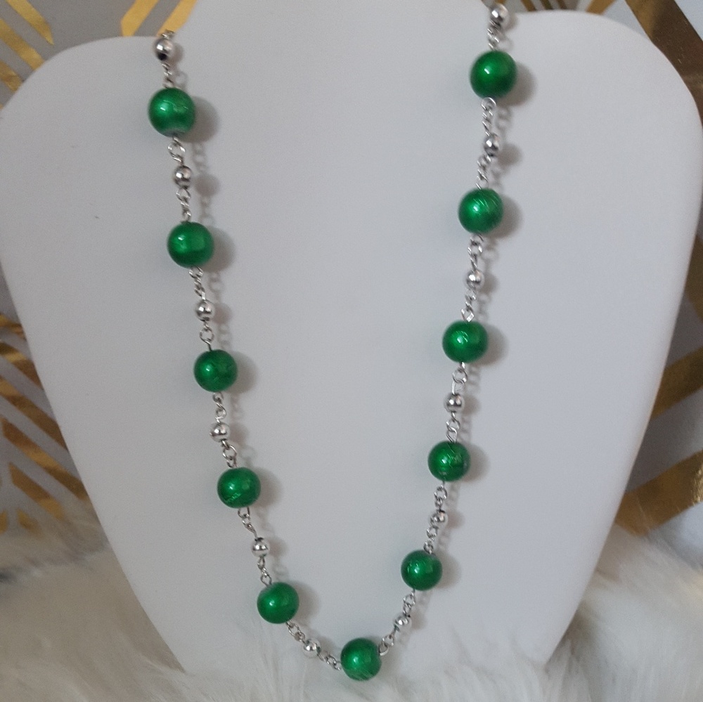 Green/Silver beaded necklace